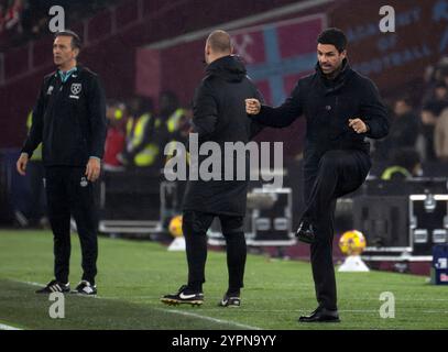 London, Großbritannien. November 2024 30. Arsenal-Manager Mikel Arteta reagiert während des Spiels. Premier League Spiel, West Ham Utd gegen Arsenal im London Stadium, Queen Elizabeth Olympic Park in London am Samstag, den 30. November 2024. Dieses Bild darf nur für redaktionelle Zwecke verwendet werden. Foto nur für redaktionelle Verwendung von Sandra Mailer/Andrew Orchard Sportfotografie/Alamy Live News Credit: Andrew Orchard Sportfotografie/Alamy Live News Stockfoto