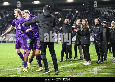 Antwerpen, Belgien. Dezember 2024. Beerschot's Antoine Colassin feiert nach einem Torschuss während eines Fußballspiels zwischen Beerschot VA und Cercle Brugge am Sonntag, dem 1. Dezember 2024 in Antwerpen, am 16. Tag der Saison 2024-2025 der ersten Liga der „Jupiler Pro League“ der belgischen Meisterschaft. BELGA FOTO TOM GOYVAERTS Credit: Belga Nachrichtenagentur/Alamy Live News Stockfoto