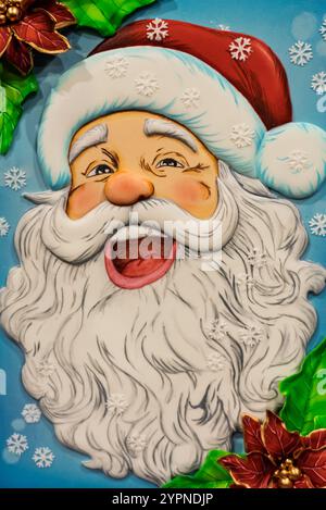 Weihnachtskuchen. Künstlerische Weihnachtskuchen. Handgemachte Weihnachtskuchen. Schokoladenkuchen des Weihnachtsmanns. Süße Schokoladenkuchen Stockfoto