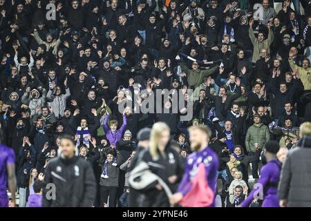 Antwerpen, Belgien. Dezember 2024. Beerschots Fans feiern nach dem Sieg eines Fußballspiels zwischen Beerschot VA und Cercle Brugge am Sonntag, dem 1. Dezember 2024 in Antwerpen, am 16. Tag der Saison 2024-2025 der ersten Liga der „Jupiler Pro League“ der belgischen Meisterschaft. BELGA FOTO TOM GOYVAERTS Credit: Belga Nachrichtenagentur/Alamy Live News Stockfoto