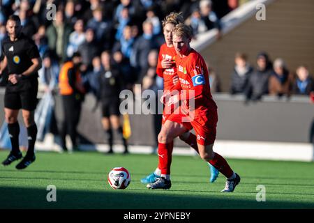 Malmoe, Schweden. Dezember 2024. Ludvig Eknander (8) von Torslanda IK wurde während des Svenska Cupen Spiels zwischen Torslanda IK und Malmoe FF bei Malmoe Idrottsplats in Malmoe gesehen. Quelle: Gonzales Photo/Alamy Live News Stockfoto