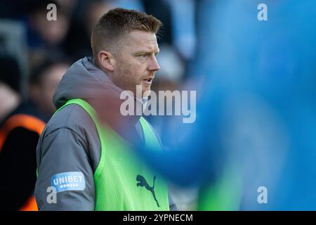 Malmoe, Schweden. Dezember 2024. Anders Christiansen von Malmoe FF wärmt sich während des Svenska Cupen Spiels zwischen Torslanda IK und Malmoe FF auf Malmoe Idrottsplats in Malmoe auf. Quelle: Gonzales Photo/Alamy Live News Stockfoto