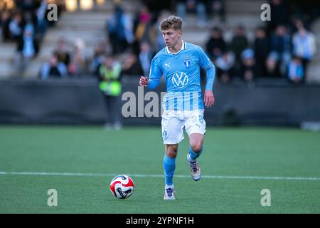 Malmoe, Schweden. Dezember 2024. Hugo Bolin (38) von Malmoe FF wurde während des Svenska Cupen Spiels zwischen Torslanda IK und Malmoe FF bei Malmoe Idrottsplats in Malmoe gesehen. Quelle: Gonzales Photo/Alamy Live News Stockfoto