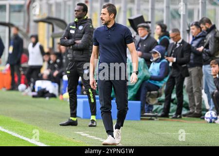 Cheftrainer Alessio Dionisi (Palermo F.C.) beim italienischen Spiel der Serie BKT zwischen Palermo F.C. und Spezia Calcio am 1. Dezember 2024 im Renzo Barbera Stadion in Palermo, Italien Stockfoto