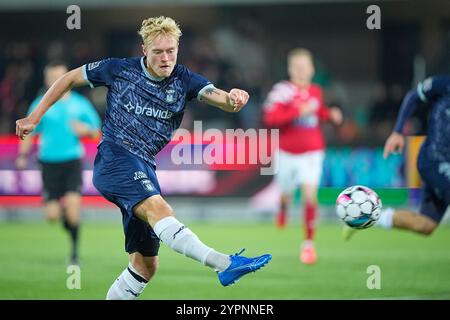 Silkeborg, Dänemark. Dezember 2024. Silkeborg IF moeder AGF i Superligaen paa JYSK Park i Silkeborg soendag den 1. dezember 2024. Quelle: Ritzau/Alamy Live News Stockfoto