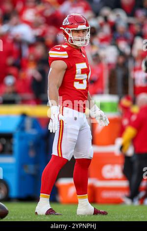 Kansas City, MO, USA. November 2024. Leo Chenal, Linebacker der Kansas City Chiefs (54) bei einem Spiel gegen die Las Vegas Raiders im GEHA Field im Arrowhead Stadium in Kansas City, MO. David Smith/CSM/Alamy Live News Stockfoto