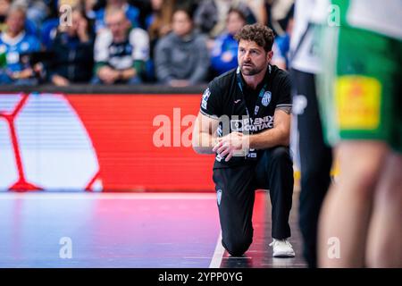 Lemgo, Deutschland. Dezember 2024. Florian Kehrmann (TBV Lemgo Lippe, Trainer) GER, TBV Lemgo Lippe vs. TSV Hannover-Burgdorf, Handball, 1. Bundesliga, 12. Spieltag, Spielzeit 2024/2025, 01.12.2024 Foto: Eibner-Pressefoto/Jan Rollinger Credit: dpa/Alamy Live News Stockfoto