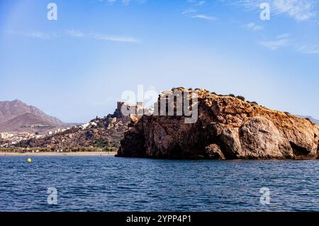 El Penon Rock vor dem Schloss Salobrena Stockfoto