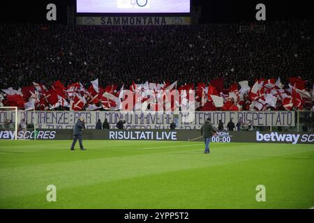 Artemio Franchi Stadium, Florenz, Italien. Dezember 2024. Italienischer Fußball der Serie A; Fiorentina gegen Inter Mailand; Fiorentina's Supporters Credit: Action Plus Sports/Alamy Live News Stockfoto