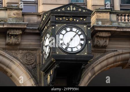 Eingang der Wechselstation und Uhr in Liverpool Stockfoto