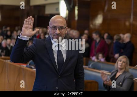 Brüssel, Belgien Dezember 2024. Said Tahri leistet den Eid während der Einsetzung des neuen gemeinderates von Vorst/Forest am Sonntag, dem 1. Dezember 2024, in Brüssel. Nach den Kommunal- und Provinzwahlen im Oktober in Belgien werden die PVDA-PTB, PS-Vooruit en Ecolo-Groen die Mehrheit bilden. BELGA FOTO NICOLAS MAETERLINCK Credit: Belga News Agency/Alamy Live News Stockfoto