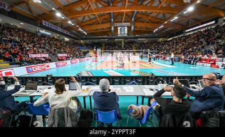 Eurosuole Forum Civitanova Marche während des Spiels Cucine Lube Civitanova gegen Itas Trentino, Volleyball Italian Series A Men Superleague Match in Civitanova Marche, Italien, 01. Dezember 2024 Stockfoto