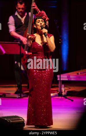 London, Vereinigtes Königreich. 30. November 2024. Die Puppini Sisters feiern ihr 20-jähriges Jubiläum in Belgravias berühmter Cadogan Hall. Cristina Massei/Alamy Live News. Stockfoto