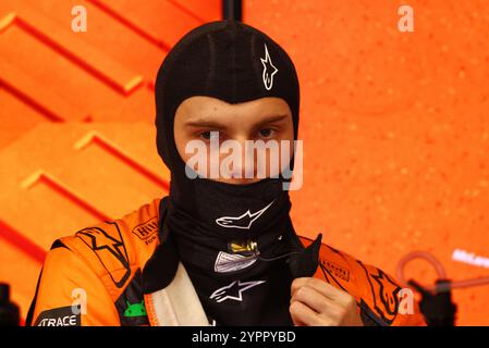 Doha, Katar. Dezember 2024. Oscar Piastri (aus) McLaren. Formel-1-Weltmeisterschaft, Rd 23, großer Preis von Katar, Sonntag, 1. Dezember 2024. Doha, Katar. Quelle: James Moy/Alamy Live News Stockfoto