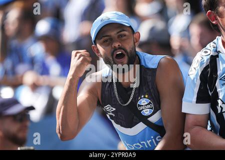 Porto Alegre, Brasilien. Dezember 2024. RS - PORTO ALEGRE - 12/01/2024 - BRASILIANER A 2024, GREMIO x SAO PAULO - Gremio Fans während des Spiels gegen Sao Paulo im Stadion Arena do Gremio für die brasilianische A 2024 Meisterschaft. Foto: Maxi Franzoi/AGIF Credit: AGIF/Alamy Live News Stockfoto