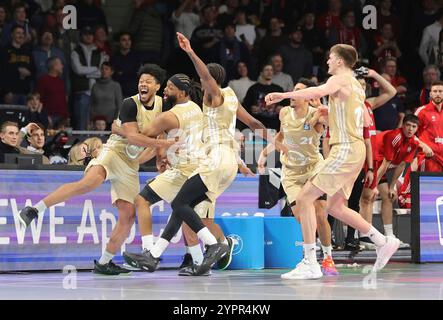 Jayden Gardner (Rasta Vechta, #1) bejubelt den Sieg. GER, FC Bayern Basketball vs. RASTA Vechta, Basketball, 1.Bundesliga, Saison 2024/2025, 01.12.2024, Foto: Eibner-Pressefoto/Marcel Engelbrecht Stockfoto