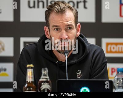 Jan Siewert, Cheftrainer (SpVgg Greuther Fürth), GER, SSV Ulm 1846 vs. SpVgg Greuther Fürth, Fussball, 2. Bundesliga, Spielzeit 2024/2025, 01.12.2024, DFB/DFL-Vorschriften verbieten jede Verwendung von Fotografien als Bildsequenzen und/oder Quasi-Video. Foto: EIBNER/Michael Schmidt Stockfoto