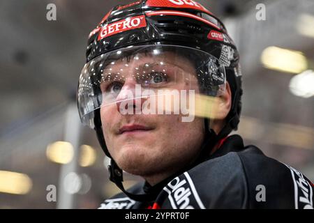 Memmingen, Deutschland. Dezember 2024. 01.12.2024, Alpha Cooling-Arena am Huehnerberg, Memmingen, GER, Oberliga S?d, ECDC Memmingen Indians vs Bietigheim Steelers, im Bild Jayden Schubert (Memmingen, #97) Foto ? Nordphoto GmbH/Hafner Credit: dpa/Alamy Live News Stockfoto