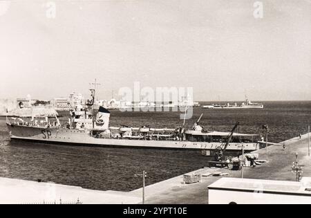 Torpedoboote der Spica-Klasse der Regia Marina, die 1936 am Rodi-Kai ankerten Stockfoto