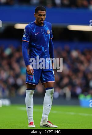 London, Großbritannien. Dezember 2024; Stamford Bridge, Chelsea, London, England: Premier League Football, Chelsea gegen Aston Villa; Levi Colwill von Chelsea Credit: Action Plus Sports Images/Alamy Live News Stockfoto