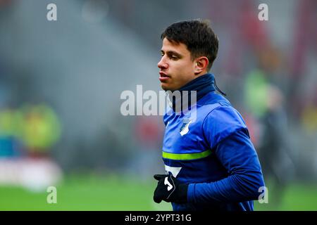 Mainz, Deutschland. Dezember 2024. Adam HLO?EK (TSG 1899 Hoffenheim #23) Partie vom 12. Spieltag der 1. Fu?Ball Bundesliga zwischen 1. FSV Mainz 05 und TSG Hoffenheim in der MEWA Arena in Mainz am 01.12.2024 // DFL/DFB-Vorschriften verbieten jede Verwendung von Fotografien als Bildsequenzen und/oder Quasi-Video. Quelle: dpa/Alamy Live News Stockfoto