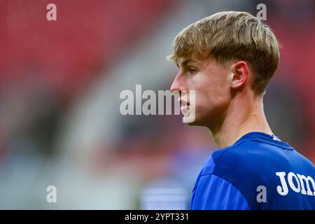 Mainz, Deutschland. Dezember 2024. Max Moerstedt (TSG 1899 Hoffenheim #33) Partie vom 12. Spieltag der 1. Fu?Ball Bundesliga zwischen 1. FSV Mainz 05 und TSG Hoffenheim in der MEWA Arena in Mainz am 01.12.2024 // DFL/DFB-Vorschriften verbieten jede Verwendung von Fotografien als Bildsequenzen und/oder Quasi-Video. Quelle: dpa/Alamy Live News Stockfoto