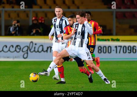 Kenan Yildiz von Juventus im Kampf gegen Hamza Rafia von US Lecce gegen Juventus FC, italienische Fußball Serie A Spiel in Lecce, Italien, 01. Dezember 2024 Stockfoto