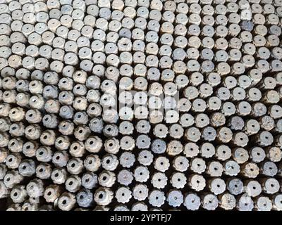 Nicht explodierte Landminen und Streubomben wurden nach dem Krieg in ganz Kambodscha gesammelt und befinden sich heute im Museum of Landmines in Siem Reap Kambodscha Stockfoto