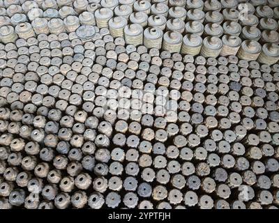 Nicht explodierte Landminen und Streubomben wurden nach dem Krieg in ganz Kambodscha gesammelt und befinden sich heute im Museum of Landmines in Siem Reap Kambodscha Stockfoto