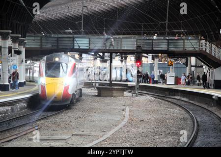 LNER Class 800 Azuma am Bahnhof York. Stockfoto