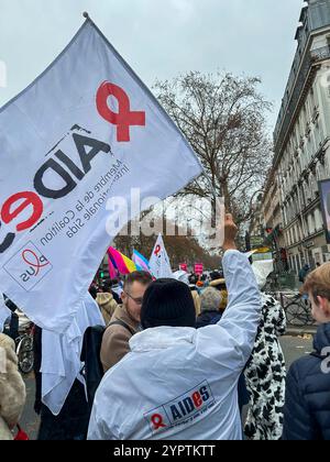 Paris, Frankreich, Paris, Frankreich, Menschen, Protest gegen AIDS, 1. Dezember 2024, internationaler Tag gegen AIDS, SOS Homophobie, Anti-Homophobie Organisation, Detail Protestzeichen Stockfoto