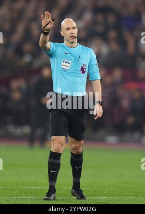 London, Großbritannien. November 2024 30. Schiedsrichter Anthony Taylor während des Premier League-Spiels im London Stadium. Der Bildnachweis sollte lauten: Paul Terry/Sportimage Credit: Sportimage Ltd/Alamy Live News Stockfoto