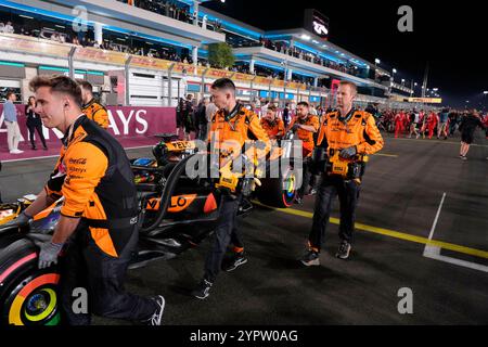 Doha, Katar. Dezember 2024. 01.12.2024, Losail International Circuit, Doha, Formel 1 Qatar Airways Qatar Grand Prix 2024, Bild Oscar Piastri (aus), McLaren F1 Team Credit: dpa/Alamy Live News Stockfoto