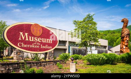 Cherokee, North Carolina - 3. Mai 2017: Außenansicht des Museums of the Cherokee Indian. Stockfoto