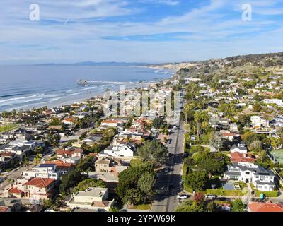 Luftaufnahme von La Jolla Bay, San Diego, Kalifornien, USA. bucht mit Luxusvilla an der Küste Stockfoto