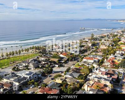 Luftaufnahme von La Jolla Bay, San Diego, Kalifornien, USA. bucht mit Luxusvilla an der Küste Stockfoto
