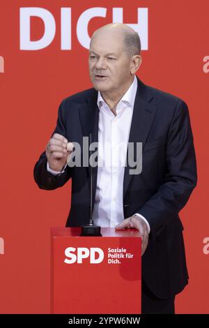 Berlin - 30. November 2024: OLAF Scholz, Bundeskanzler und SPD-Spitzenkandidat für die Bundestagswahl 2025, spricht im Willy B Stockfoto