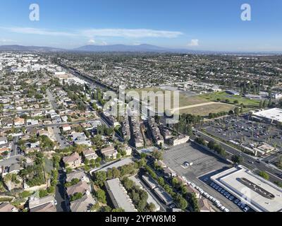 Luftaufnahme von La Habra City, in der nordwestlichen Ecke von Orange County, Kalifornien, USA, Nordamerika Stockfoto