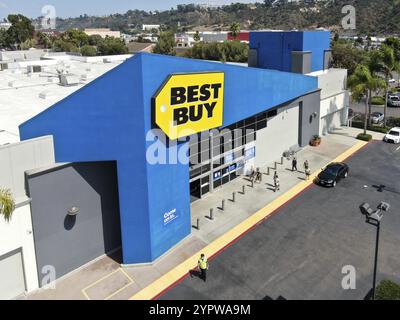 Luftaufnahme des multinationalen Elektronikgeschäfts von Best Buy. San Diego, Kalifornien, USA, 16. August 2020, Nordamerika Stockfoto
