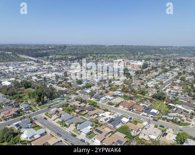 Luftaufnahme des Hauses mit blauem Himmel in der Vorstadt San Diego, Kalifornien, USA, Nordamerika Stockfoto