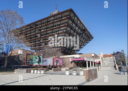 Bratislava, Slowakei, 20. Januar 2024 : das slowakische Funkgebäude (Budova Slovenskeho rozhlasu) ist wie eine umgedrehte Pyramide geformt. Bratislava. Slov Stockfoto