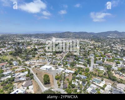 Luftaufnahme von Häusern und Gemeinden in Vista, Carlsbad im North County von San Diego, Kalifornien. USA Stockfoto