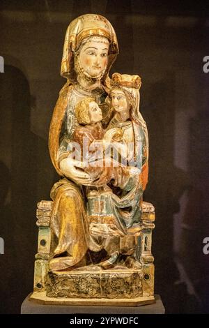 Saint Anne, die Jungfrau und Kind, polychromes Holz, 13. Jahrhundert, Museum in der cilla, 13. Jahrhundert, das als Weingut und Lagerhaus diente, Monaste Stockfoto