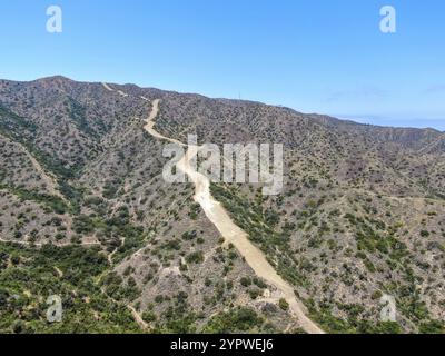 Panoramablick auf Wanderwege auf den Bergen von Santa Catalina Island. Kalifornien, USA, Nordamerika Stockfoto