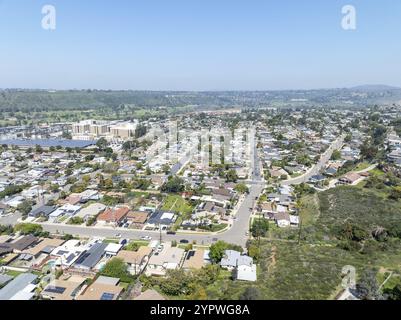 Luftaufnahme des Hauses mit blauem Himmel in der Vorstadt San Diego, Kalifornien, USA, Nordamerika Stockfoto