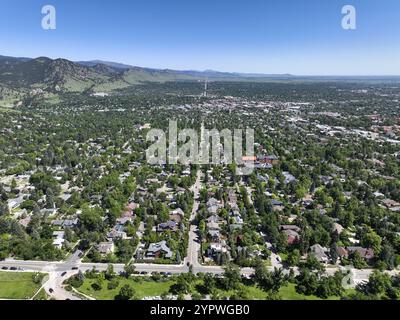 Luftaufnahme von Boulder City während der Sommersaison, Colorado, USA, Nordamerika Stockfoto