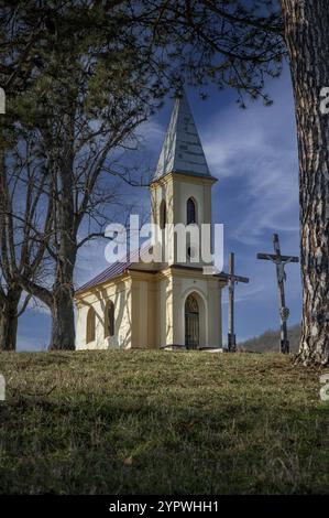 Neogotische Kapelle des Heiligen Herzens Jesu. Calvary in Zarnovica. Slowakei Stockfoto