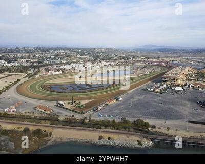 Luftaufnahme der Del Mar Rennstrecke. Pferderennen, Pferderennen, Leistungssport, San Diego County, Kalifornien. USA. November 2020 Stockfoto