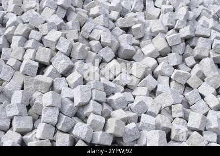 Granitpflaster in typischer Würfelform Stockfoto