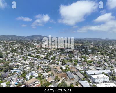 Luftaufnahme von Häusern und Gemeinden in Vista, Carlsbad im North County von San Diego, Kalifornien. USA Stockfoto